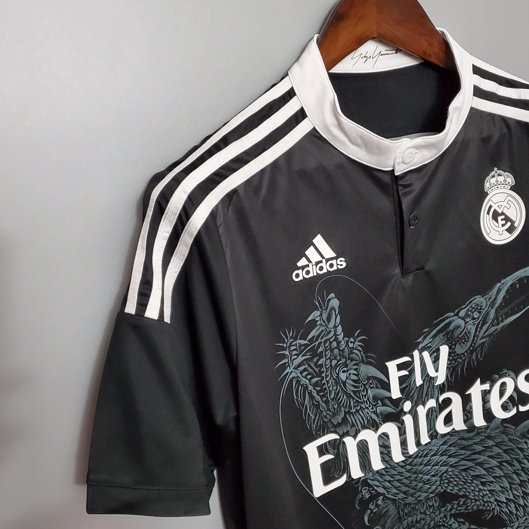 Camisa Retrô Real Madrid 2014/15 Terceira - ResPeita Sports